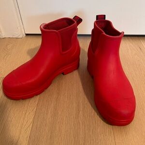 Size 7 UGG Droplet Rain Boot
